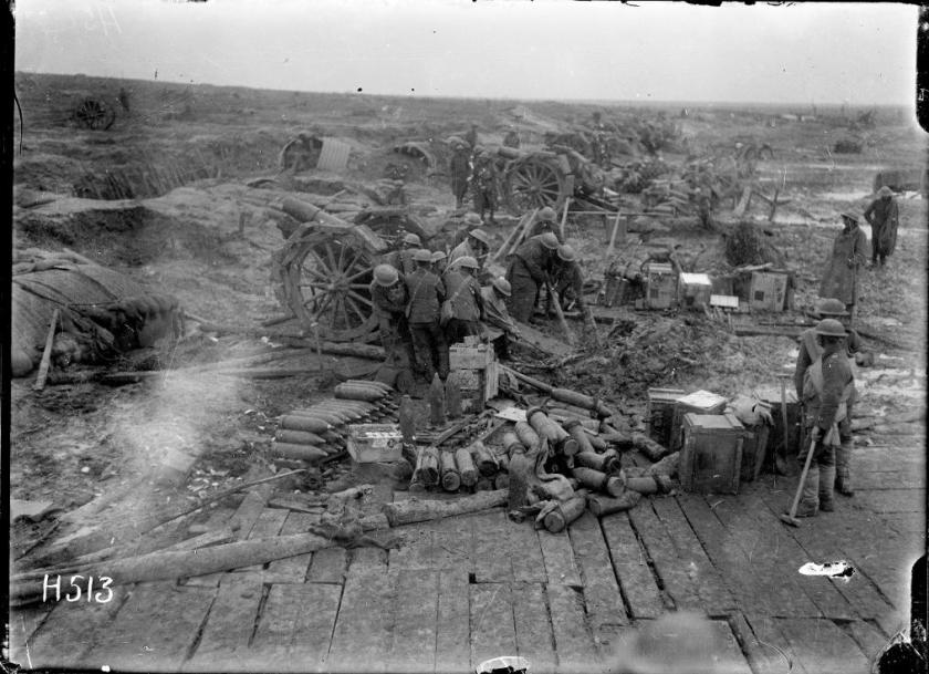 1-2-013131-G New Zealand howitzer batteries in action at Spice Farm, 13 April 1918