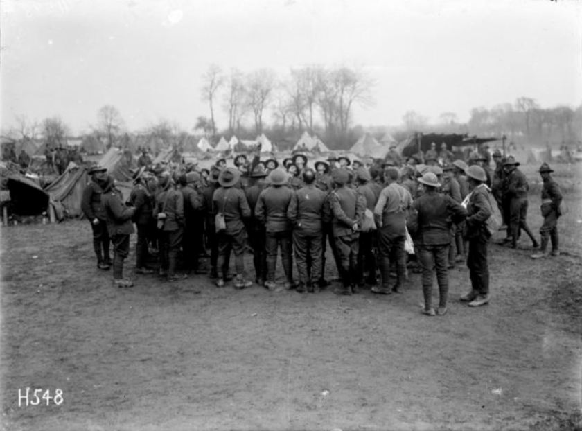 nzlimage 1-2 013163-G NZ Soldiers playing two up, 30 April 1918