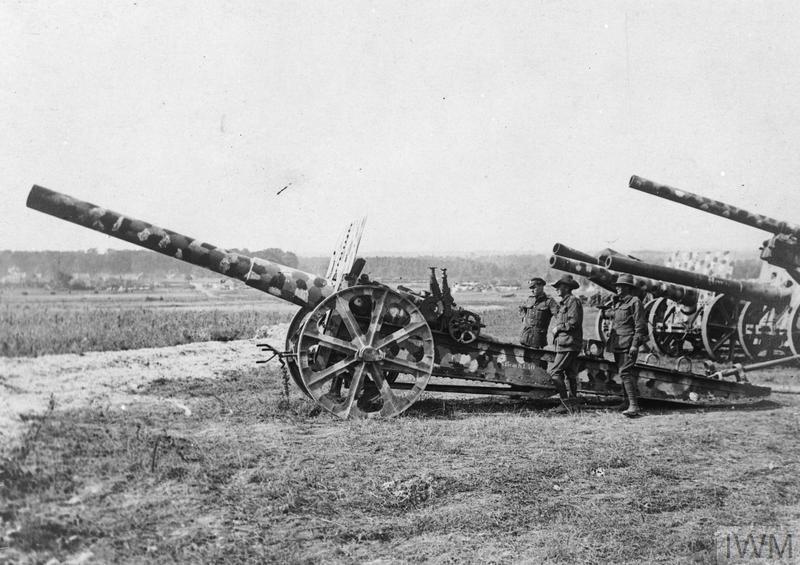 IWM (Q 80023) Brit &amp; Aussie troops examining captured guns, Longueau, 29 Aug 1918