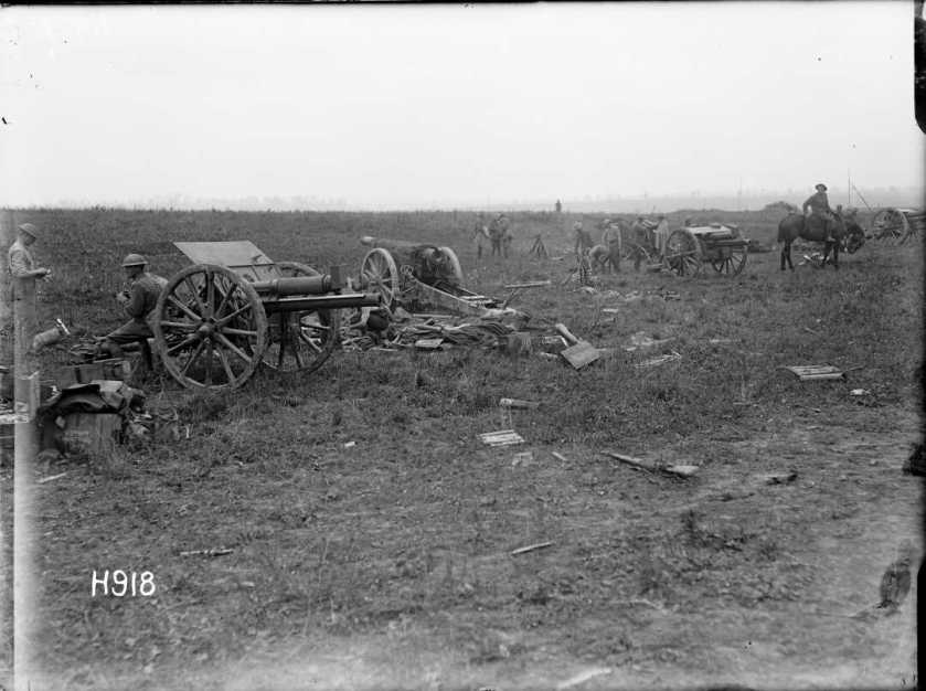 nlnzimage 1-2 013494-G Captured German artillery, Grevillers, 24 Aug 1918