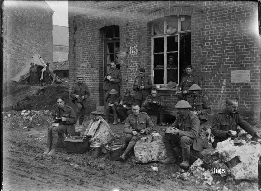 nlnzimage 1-2 013663-G Soldiers Wellinton Regiment sitting eating, Solesmes, 9 Nov 1918
