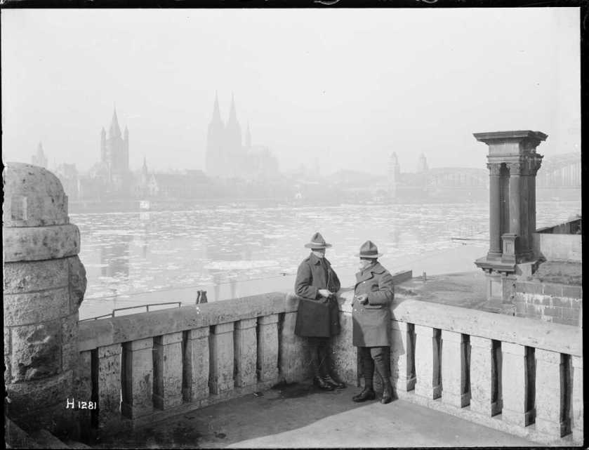 nlnzimage 1-1 002099-G NZ troops on leave in Cologne, by Rhine, Jan 1919