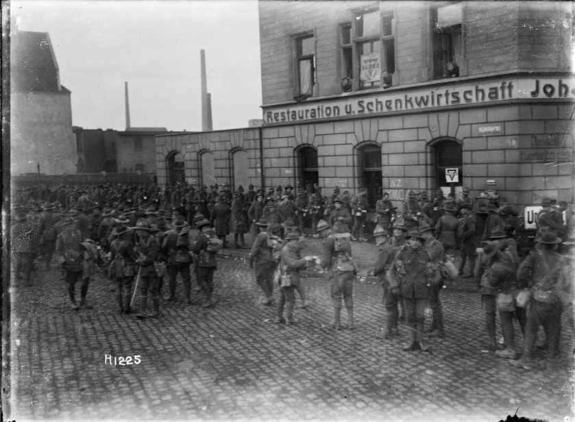 nlnzimage 1-2 013772-G NZ soldiers outside YMCA, Dec 1918